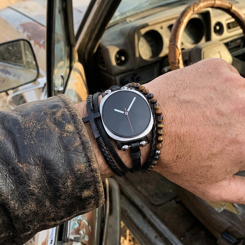 Bracelet Samsung Watch / Huawei Watch / Garmin / Ice Watch multi rangs simili vegan et perles œil de tigre, montre avec croix, design masculin moderne, modèle Dezio