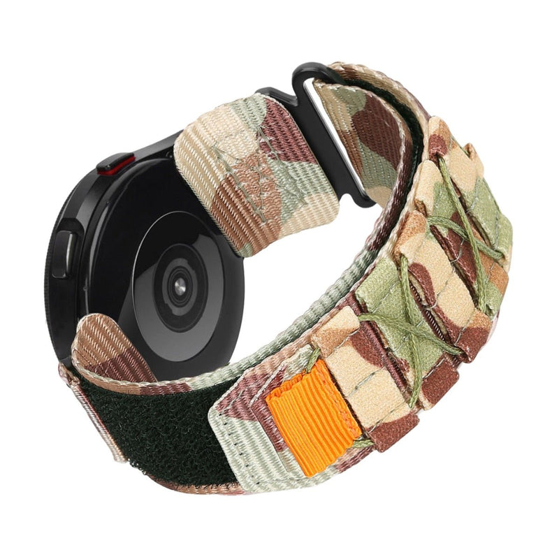 Bracelet sport en nylon camouflage avec fermoir velcro orange pour montre connectée Samsung Galaxy Watch.