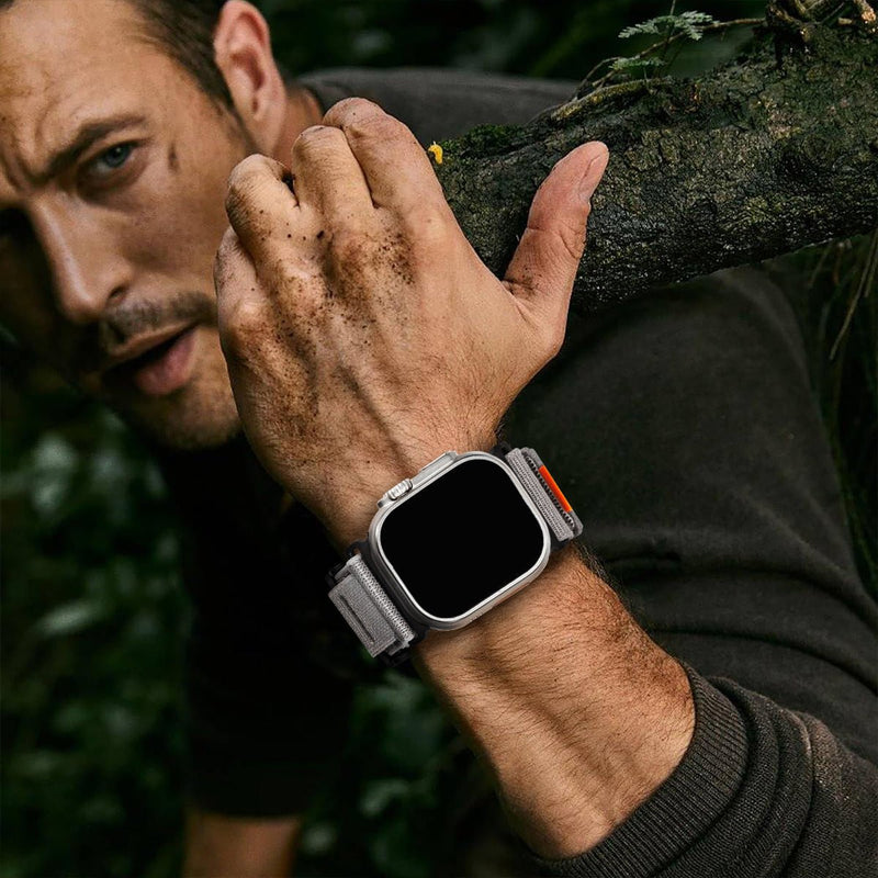 Bracelet Apple Watch nylon tissé gris clair avec fermoir magnétique robuste, style sport extrême.