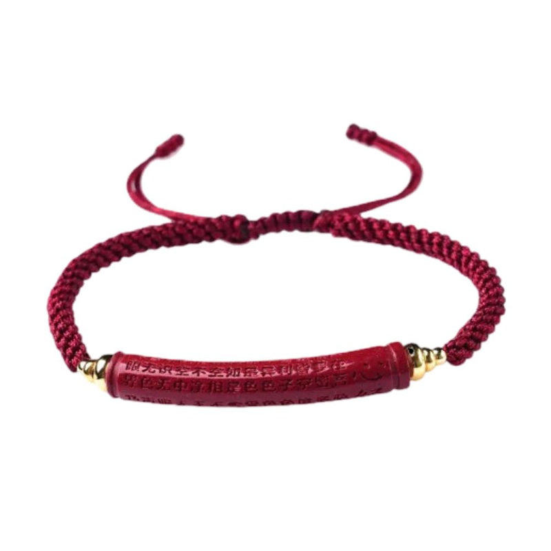 Bracelet rouge en fil ciré tressé avec barrelette texturée et détails dorés, modèle Sura.