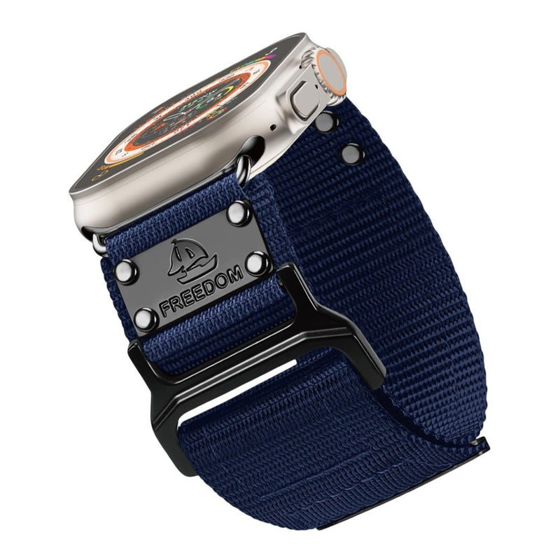 Bracelet tactique bleu en nylon ajustable pour Apple Watch avec boucle noire et étiquette Freedom</assistant.