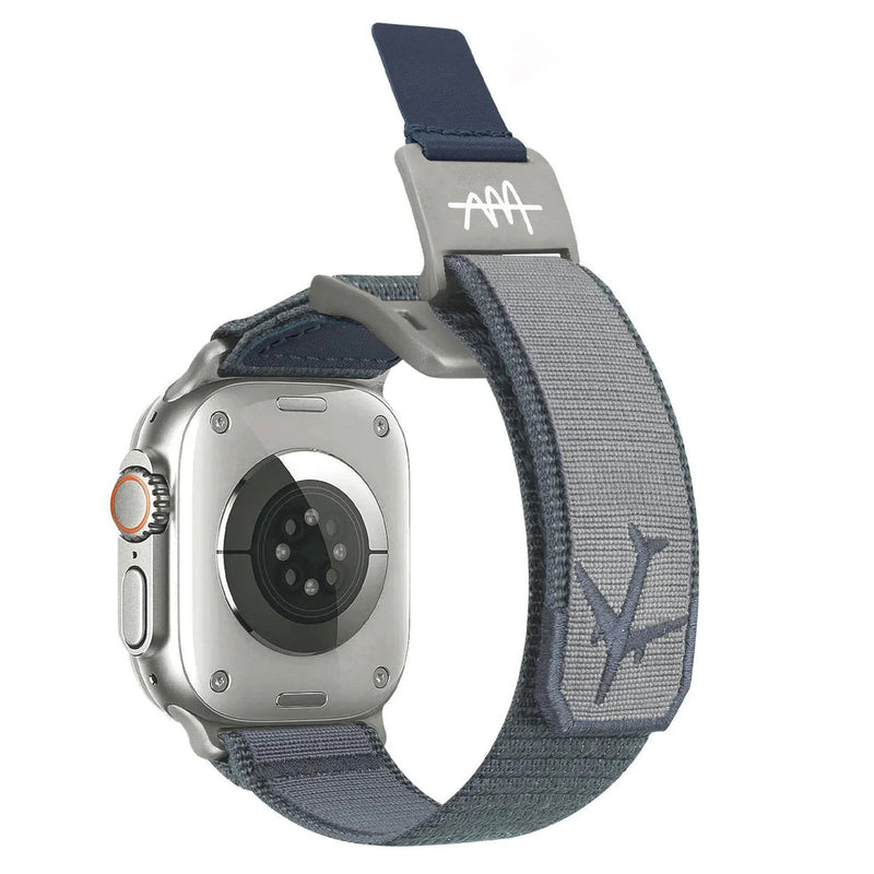 Bracelet tactique gris et noir ajustable pour Apple Watch, fermeture magnétique robuste.