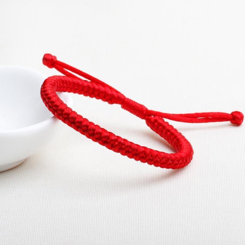 Bracelet tibétain unisexe en fil rouge ciré tressé avec fermeture coulissante.