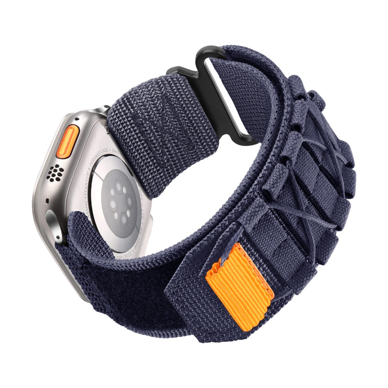 Bracelet Apple Watch en nylon bleu marine avec fermeture velcro et nœuds tactiques orange.