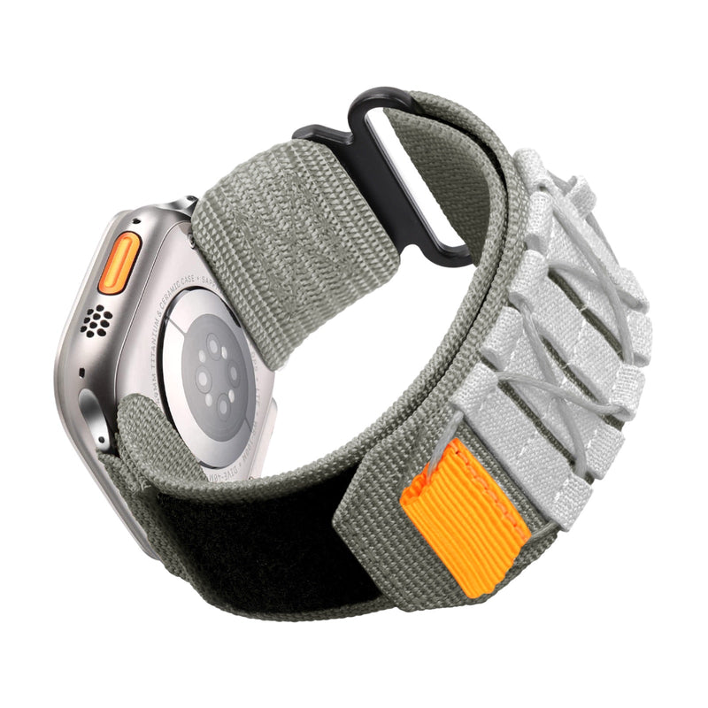 Bracelet Apple Watch en nylon gris olive avec fermeture velcro et nœuds tactiques orange.
