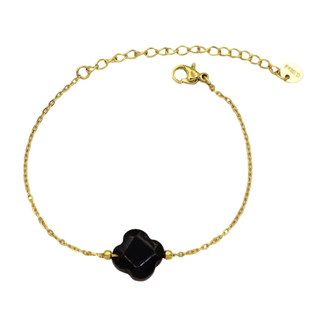 Bracelet fin doré avec pendentif trèfle en pierre naturelle noire, chaîne réglable.