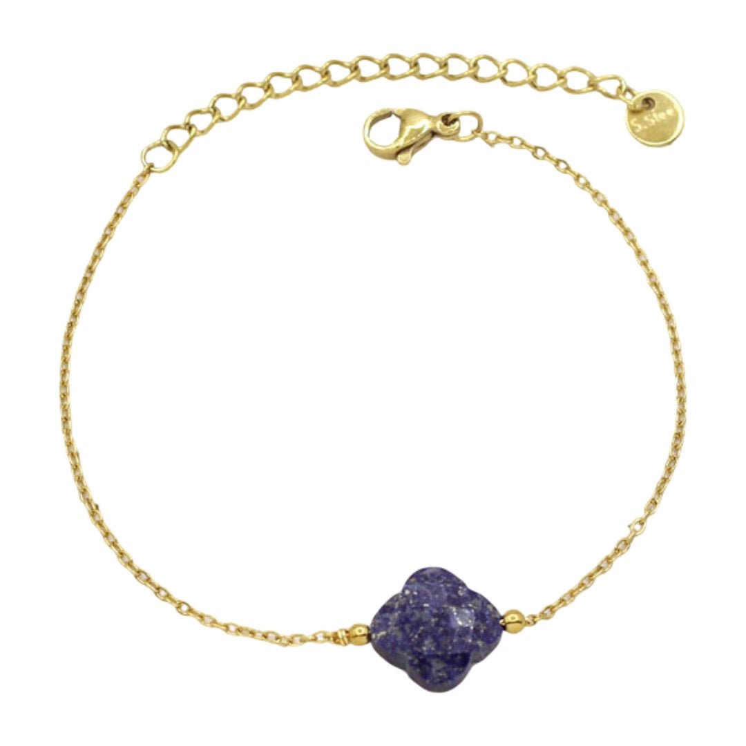Bracelet fin doré avec pendentif trèfle en pierre naturelle violette, chaîne réglable.
