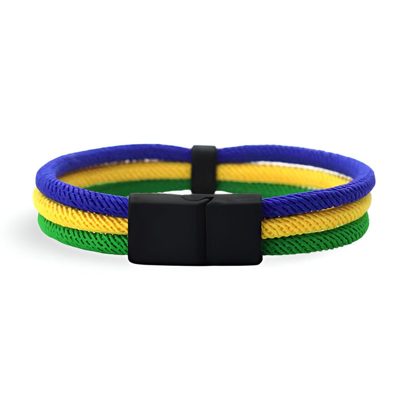 Bracelet triple cordons bleu, jaune et vert avec fermoir noir mat, style moderne pour homme.