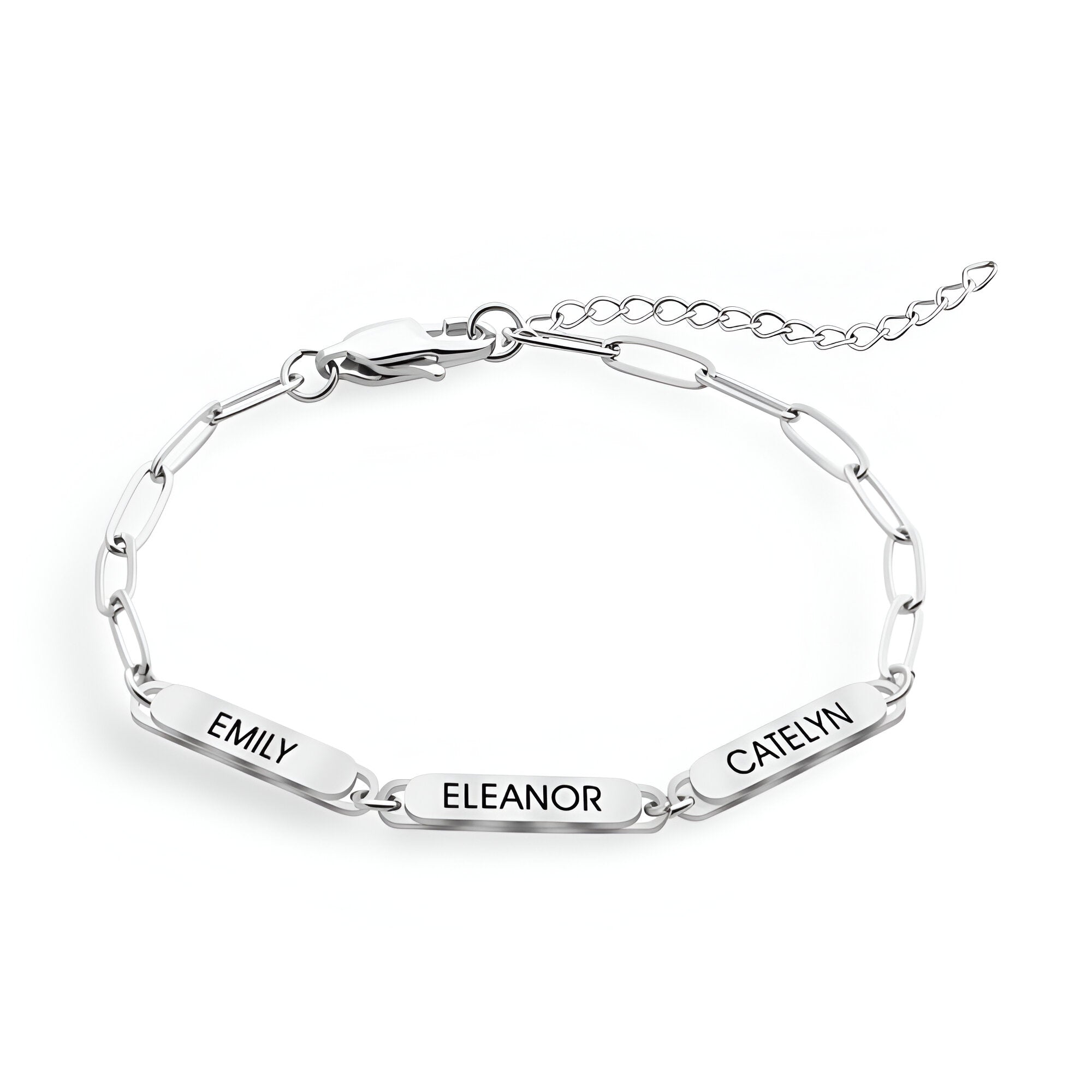 Bracelet en acier inoxydable argenté à trois plaques rectangulaires gravées Emily, Eleanor et Caelynn.