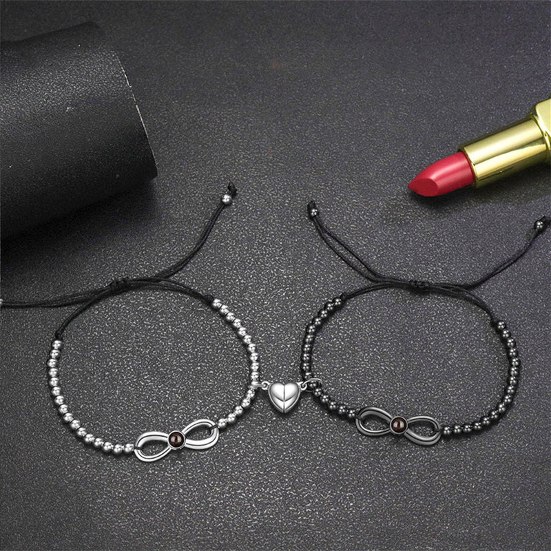 Bracelets noirs et argentés avec perles, symbole infini et cœur en métal, cordon ajustable.