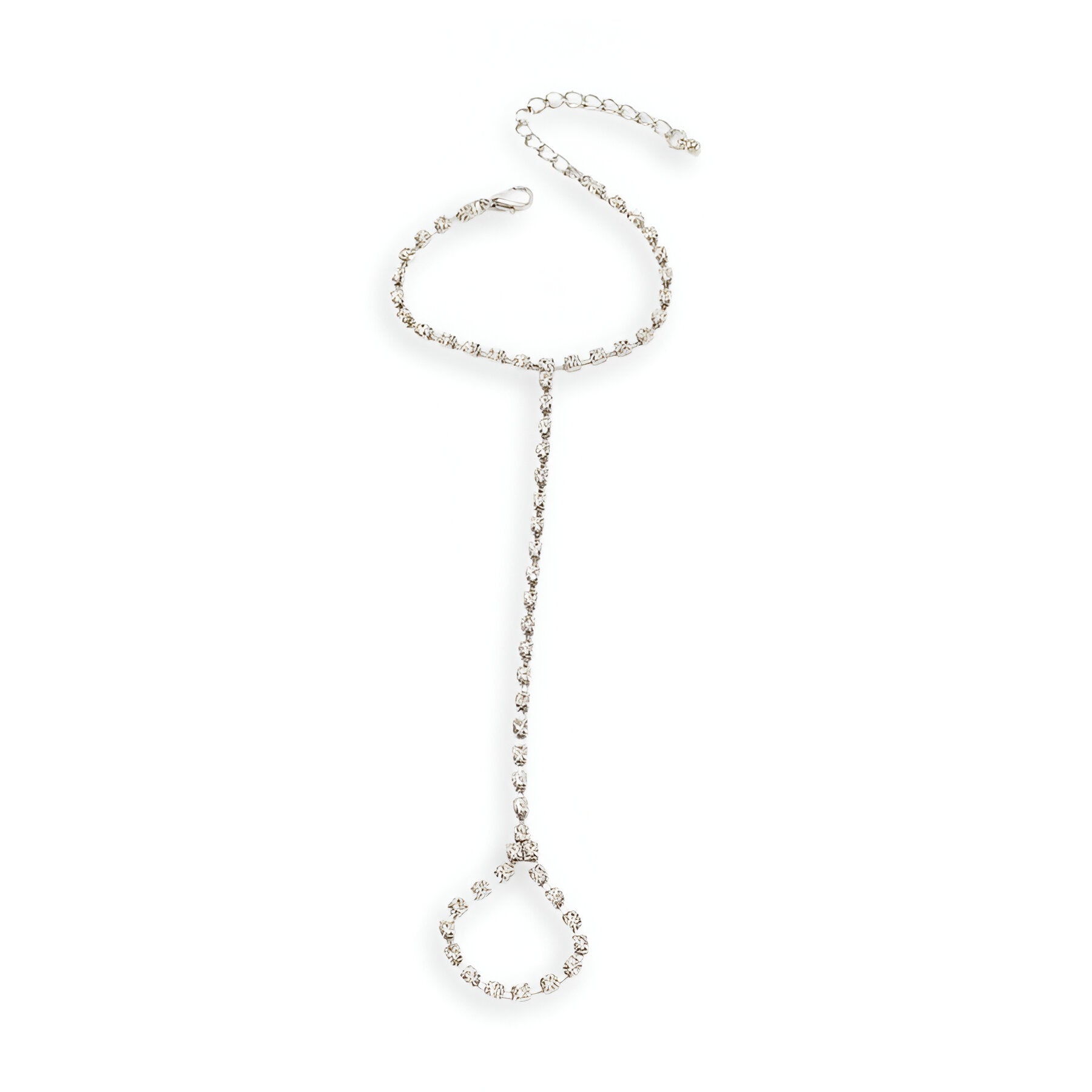 Bijou de main en acier inoxydable argenté avec chaîne fine et anneau décoré de zirconiums en forme de cœur.