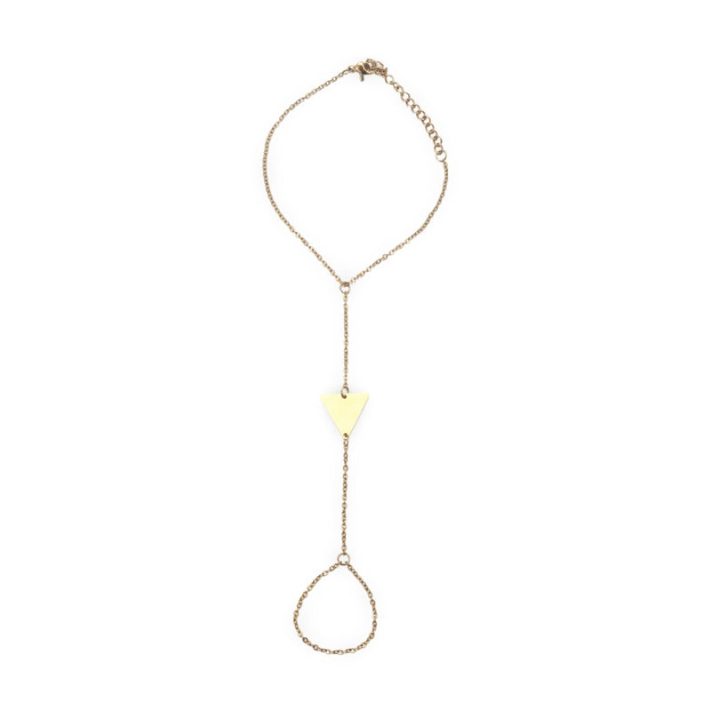 Bijou de main en acier inoxydable doré avec motif triangle et chaîne fine élégante.
