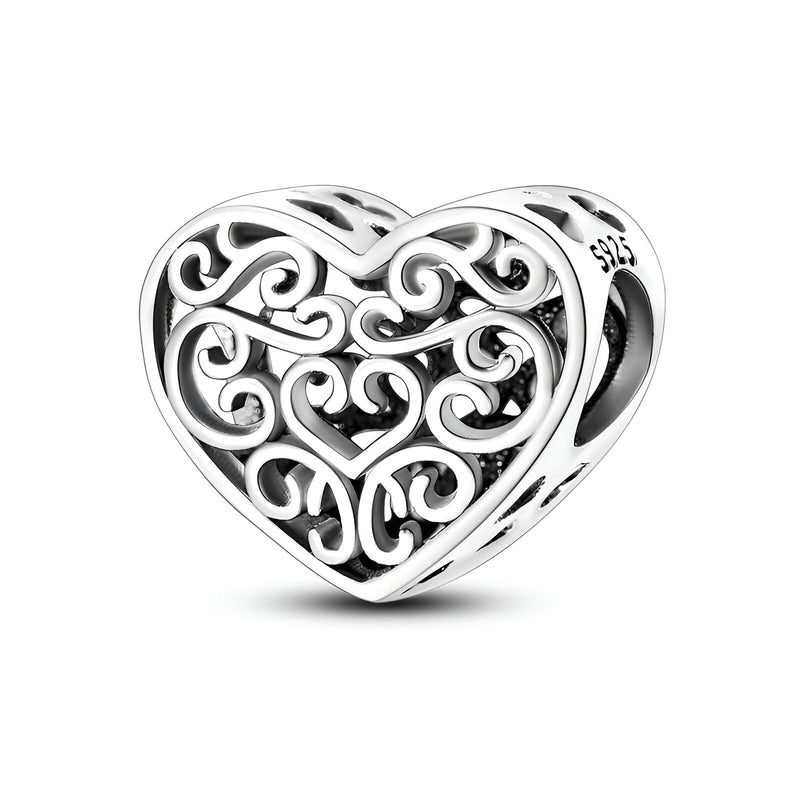 Charm en argent en forme de cœur avec motif entrelacé ajouré, finition brillante.