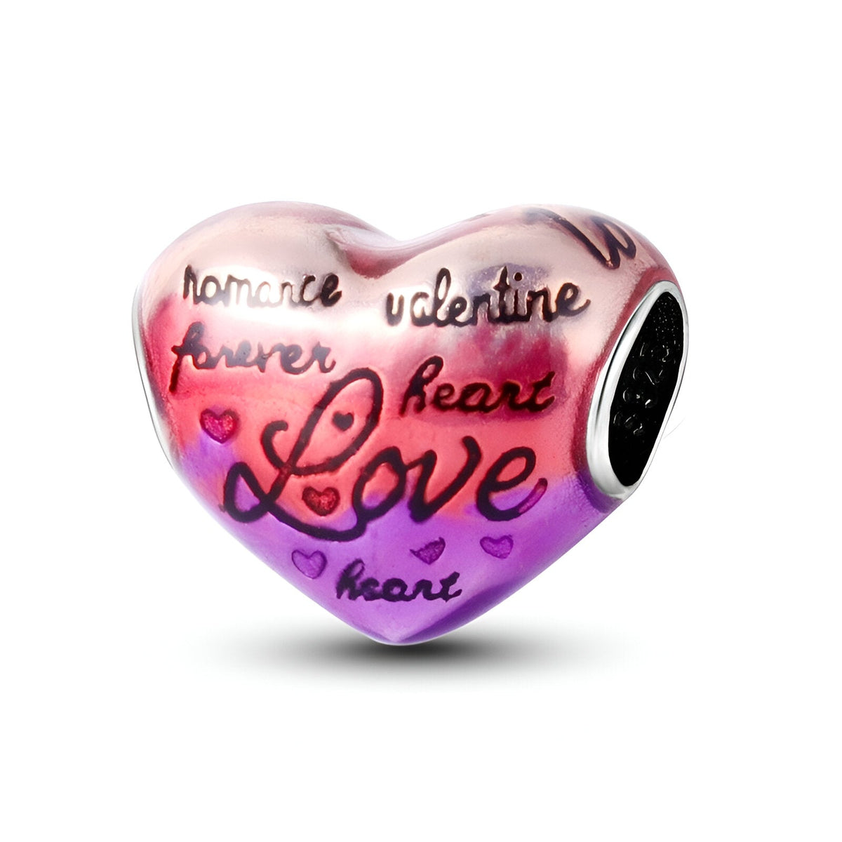Charm en forme de cœur dégradé rose et violet avec inscriptions romance, valentine, forever, love et petits cœurs noirs.