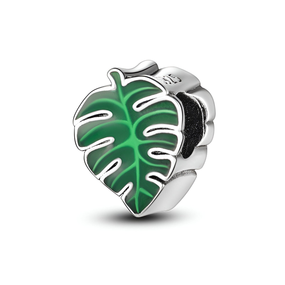 Charm en métal argenté en forme de feuille verte stylisée avec émail brillant, modèle Eudora.