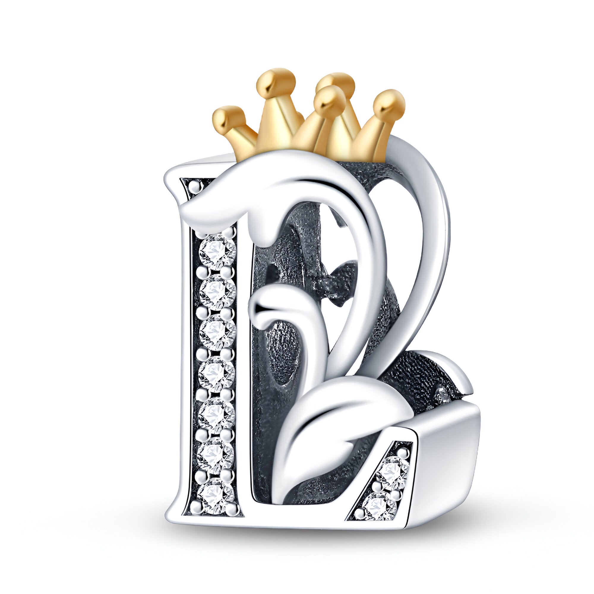 Charm lettre L en métal argenté avec couronne dorée et incrustation de strass transparents.