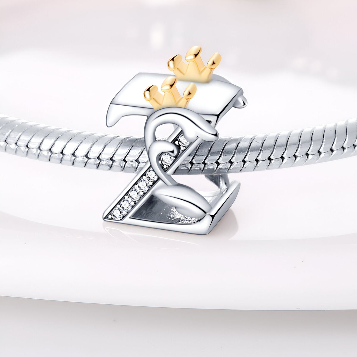 Charm lettre Z en argent avec couronne dorée et petits cristaux, pour bracelet serpent.