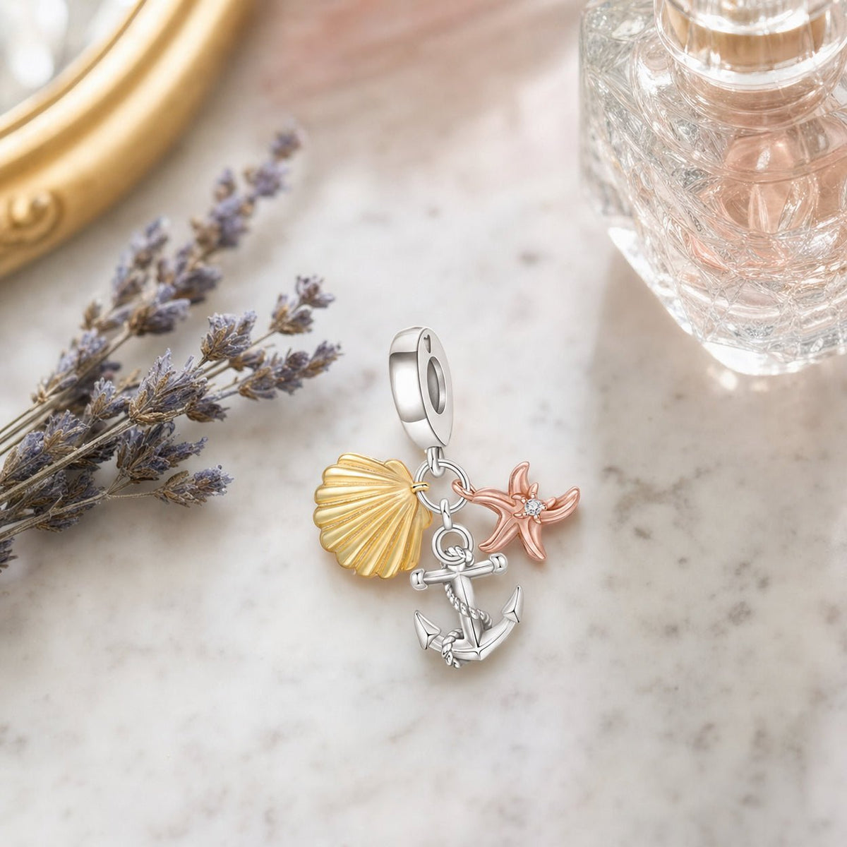 Charm pendant marin, coquillage, etoile de mer et ancre, finition argentee, modele Tritonia