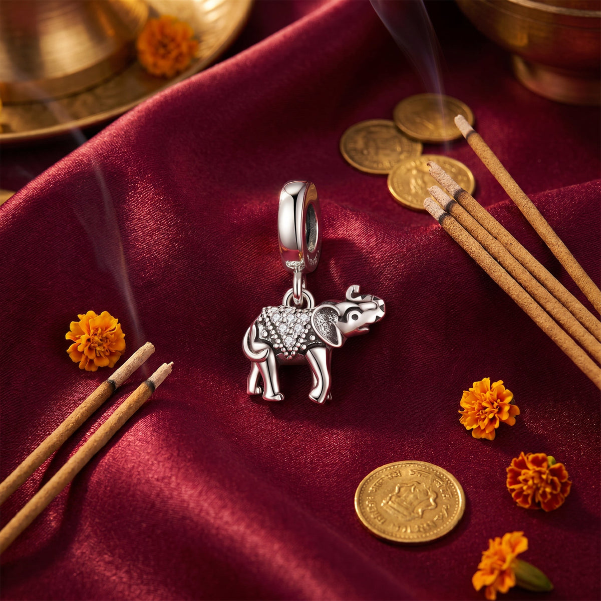 Cute elephant pendant charm with zircon flower, for women, Elephanto model