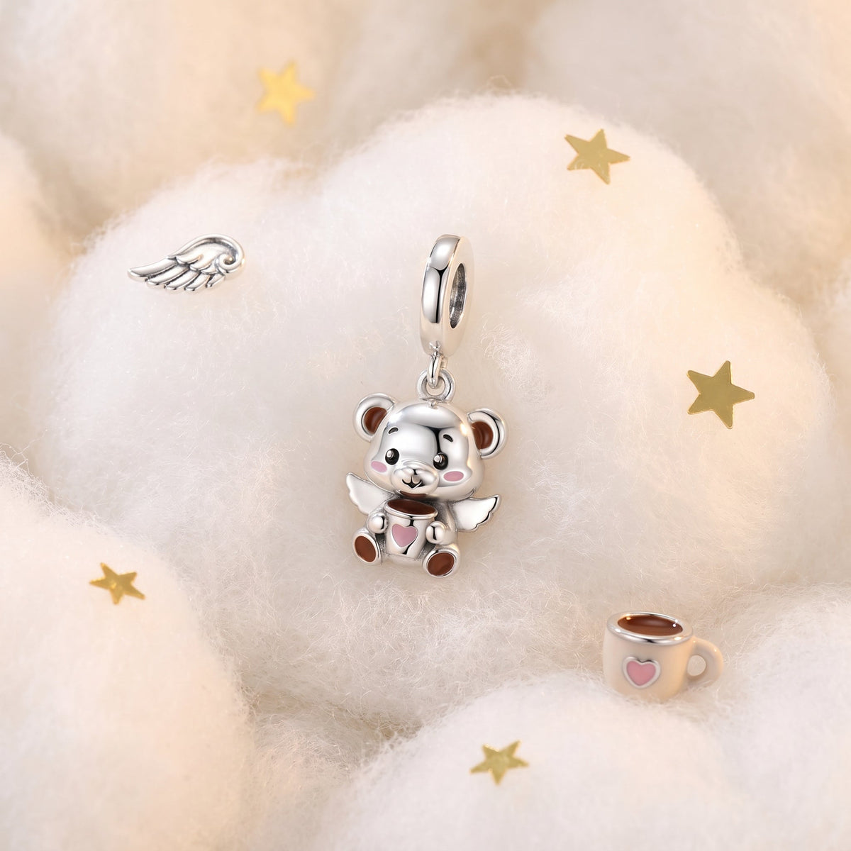 Charm pendant ours ange au café, ailes déployées, émail rose et marron, modèle Angelours