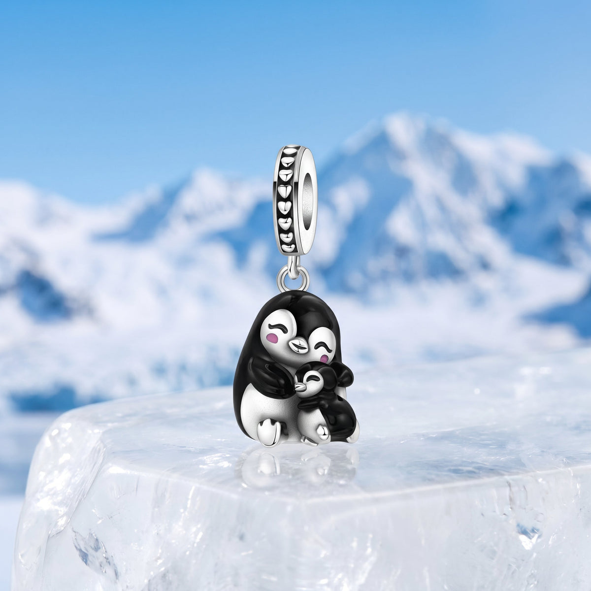 Charm Anhänger Umarmende Pinguine, schwarze, weiße und rosafarbene Emaille, für Damen, Modell Pinguino