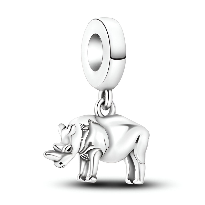 Charm pendentif rhinocéros en argent lisse, détail réaliste, style animalier élégant.