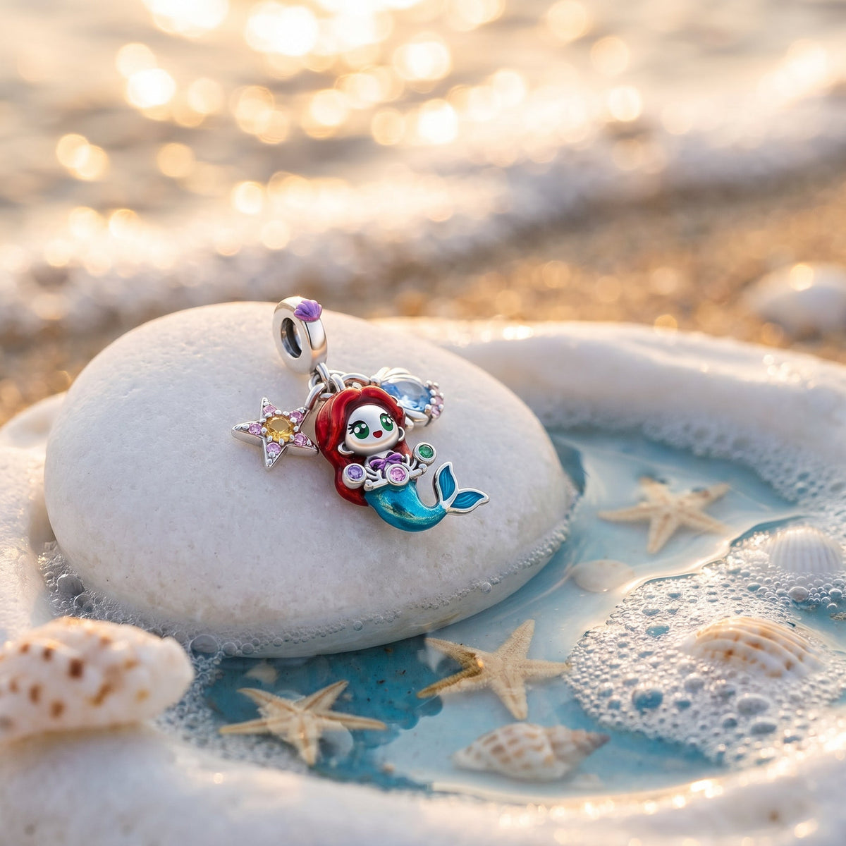 Charm hanger prinses en schelp, gekleurde emaille en zirkonia, model Prinses van de Oceaan