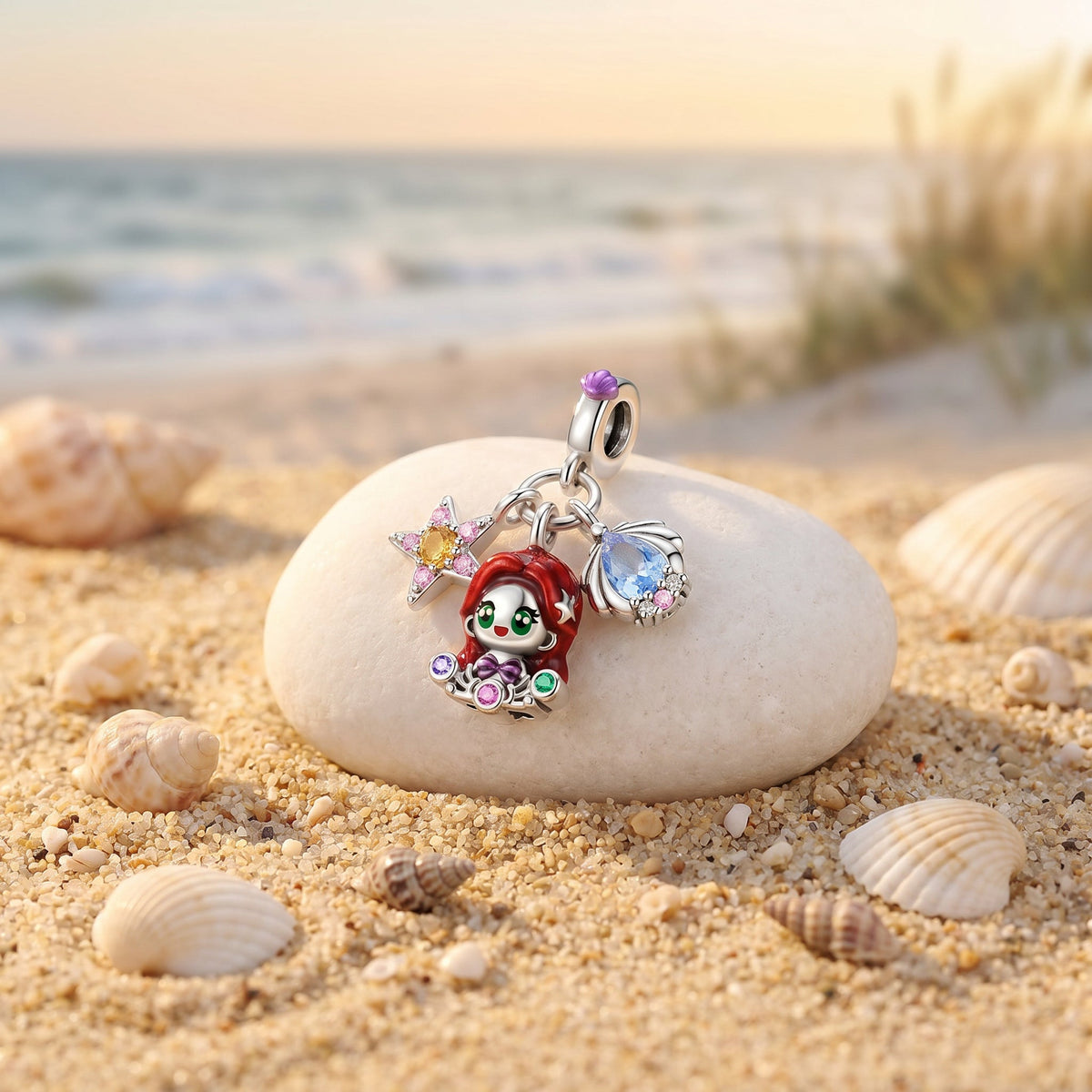 Charm hanger prinses en schelp, gekleurde emaille en zirkonia, model Prinses van de Oceaan