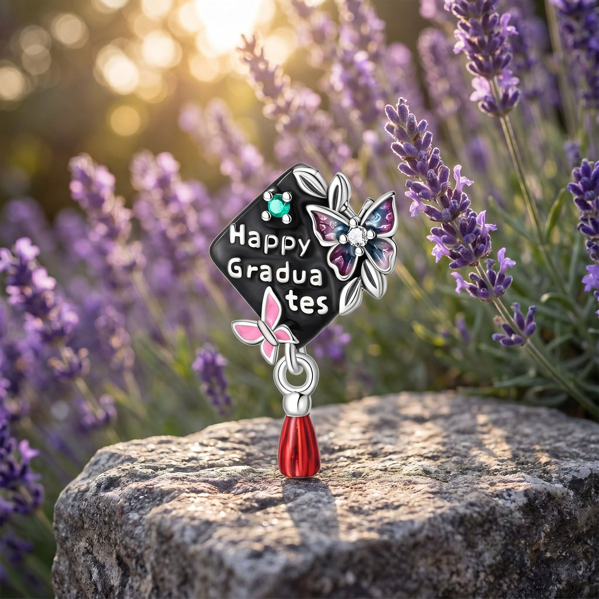 Charm con perle, cappello da laurea con farfalle iridescenti, per donna, modello Papillonia