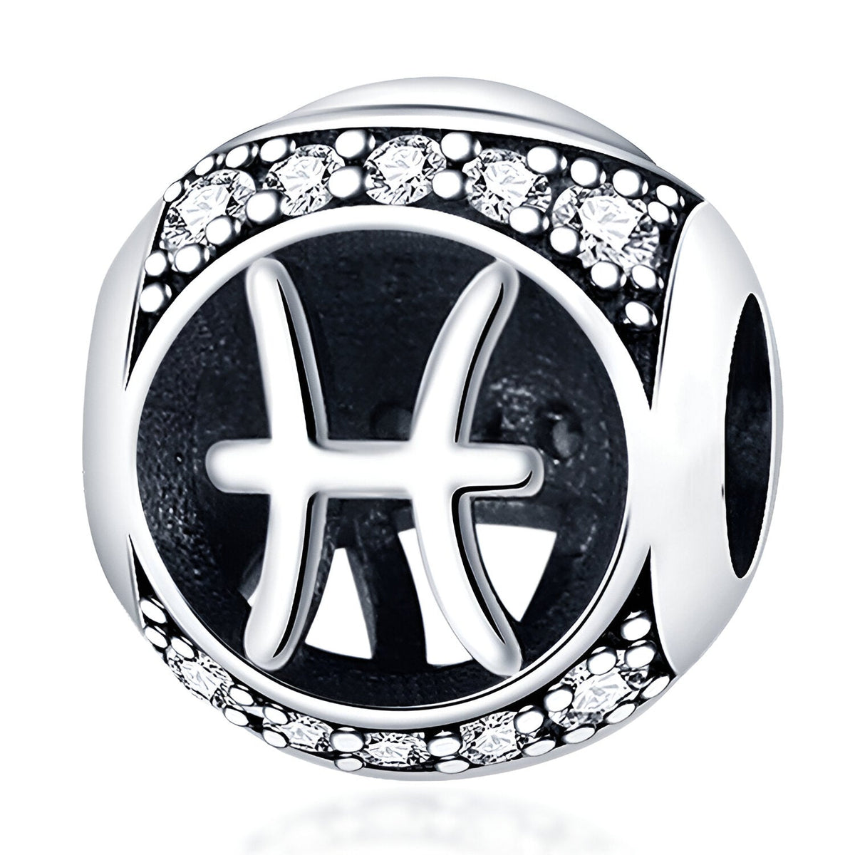 Charm rond en argent avec le signe du zodiaque Poisson et détails en strass blancs.