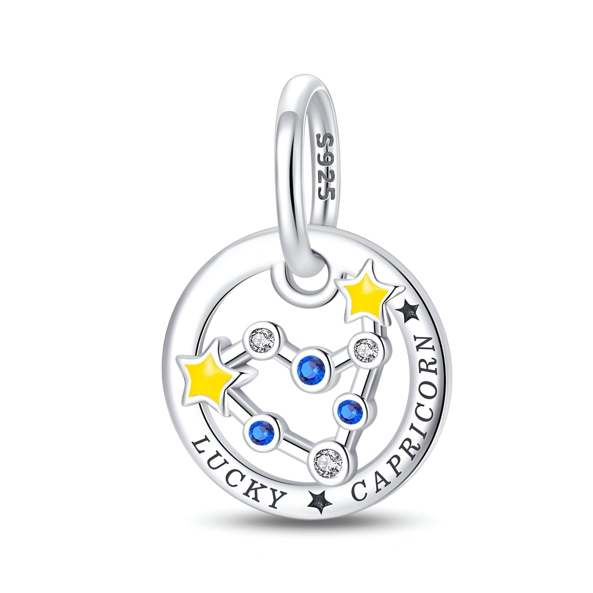 Charm rond en argent avec constellation du Capricorne en strass bleus et étoiles jaunes, gravé Lucky Capricorn.