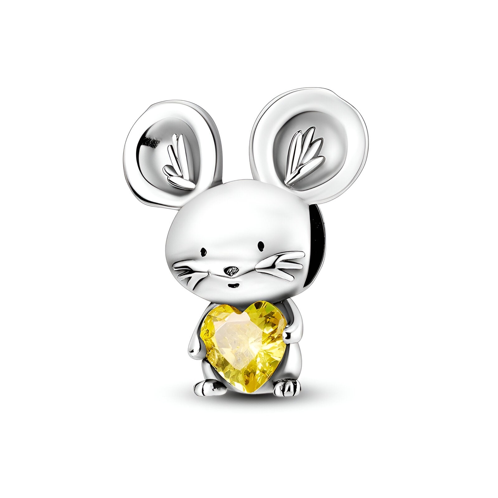 Charm souris en métal argenté avec grandes oreilles et pierre jaune en forme de cœur.