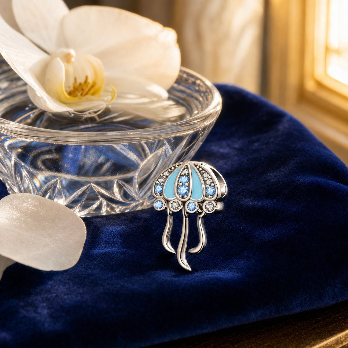 Charm méduse en émail bleu, zircons sur bélière, pour femme, modèle Aurélide