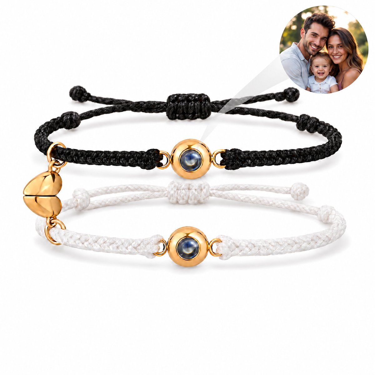 Bracelets photo personnalisés couple, cordons tressés, coeur magnétique doré, modèle Démélove — Blanc et noir — packshot studio photo-projection nette