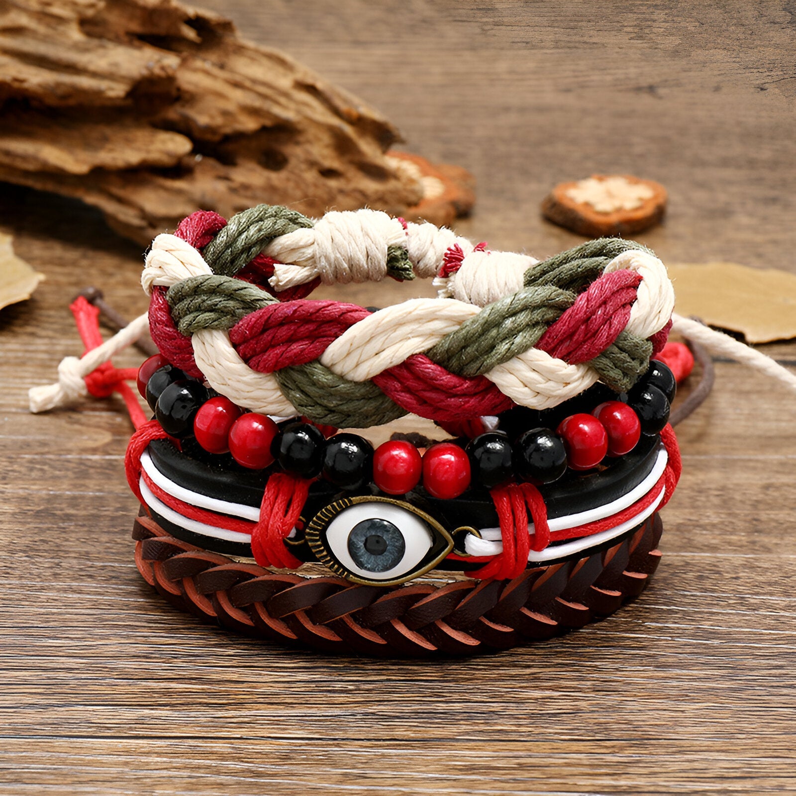 Ensemble de 4 bracelets homme en corde et cuir marron avec perles rouges et noires, œil protecteur central.