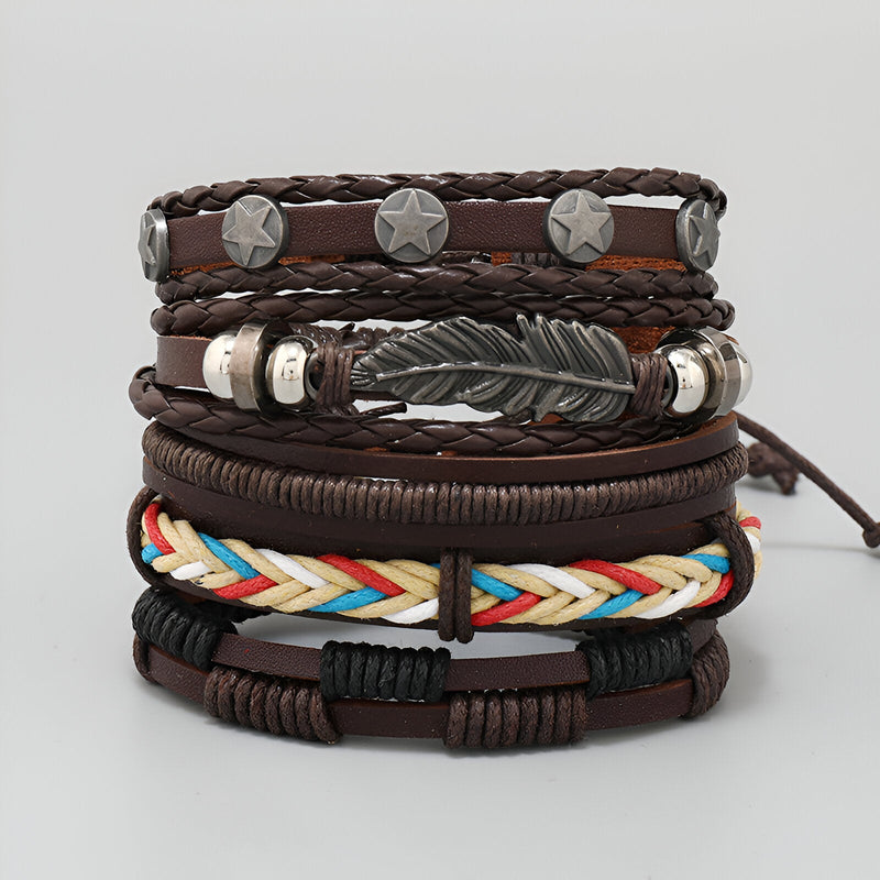Ensemble de 5 bracelets marron en microfibre, style mixte avec plume métallique et étoiles gravées.