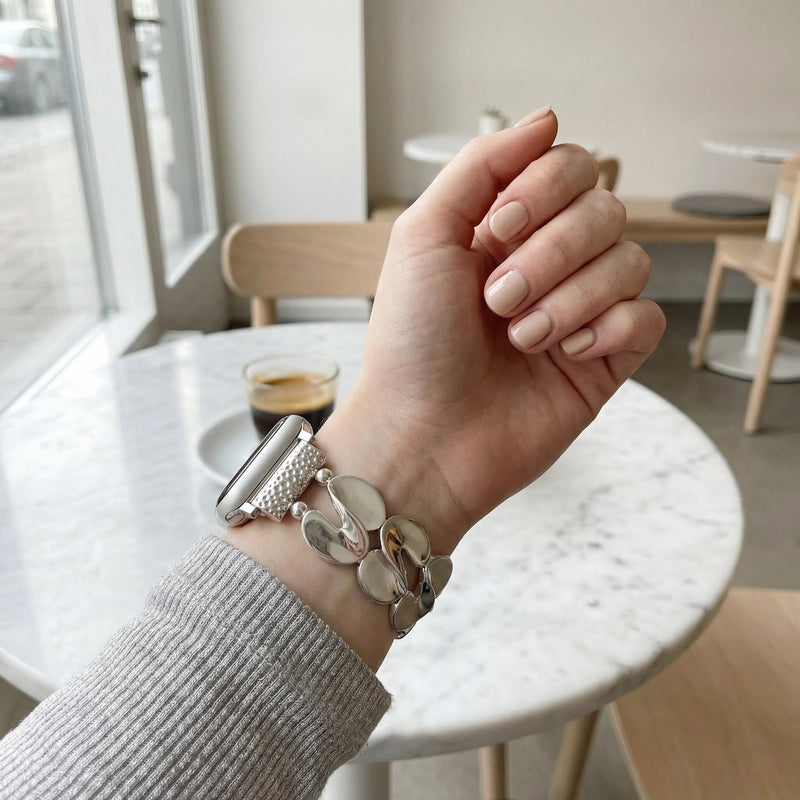 Apple Watch Bracelet for Women, Oval Link Alloy, Comfortable Elastic, Shiny Finish, Elegant Wrist Accessory, Souria Model