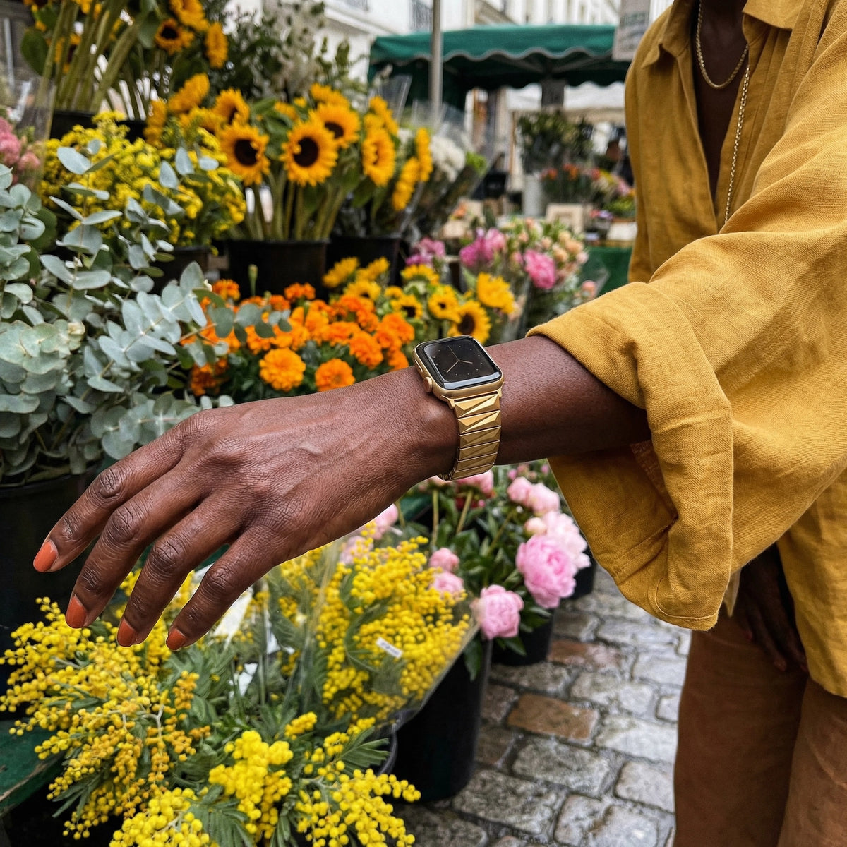 Pulseira para Apple Watch em liga metálica, elos geométricos, acabamento luxuoso, ajustável, para mulher, modelo Gisca