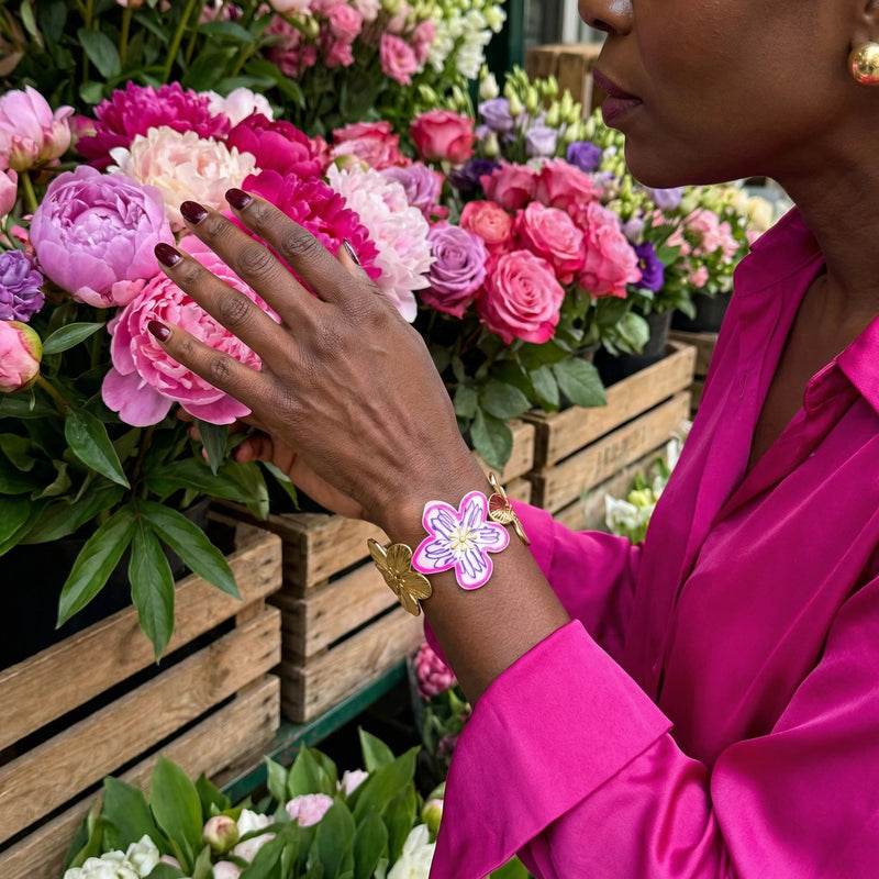 Bracelet manchette femme, motif floral coloré, acier inoxydable doré, bijou ajustable, éclat printanier, modèle Déssima
