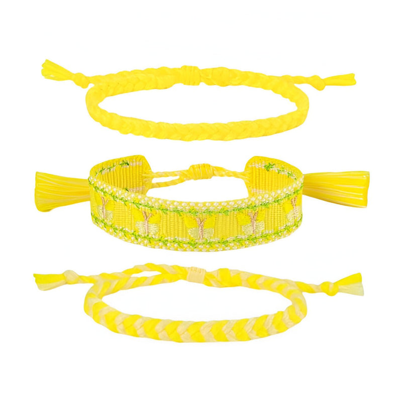 Trio de bracelets en coton jaune tissé, motif papillons verts et blancs, style Tisara, fermeture nouée.