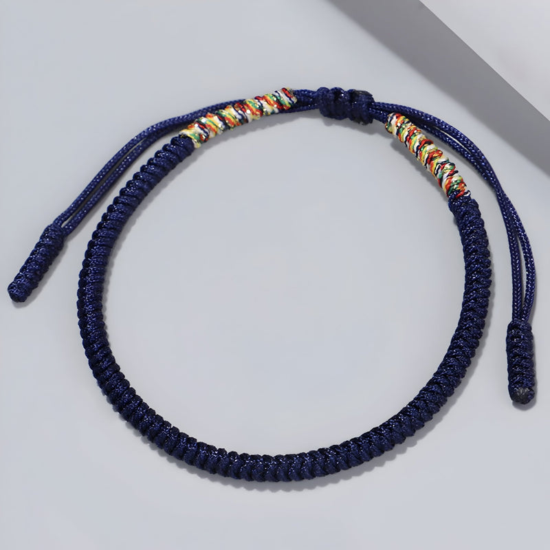 Trio de bracelets tibétains bleu en corde tressée avec détails en cuivre, modèle Dolma pour femme.
