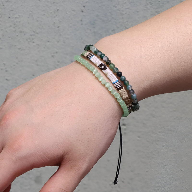 Trio de bracelets tibétains en agate verte, perles rondes et cordons réglables pour homme.