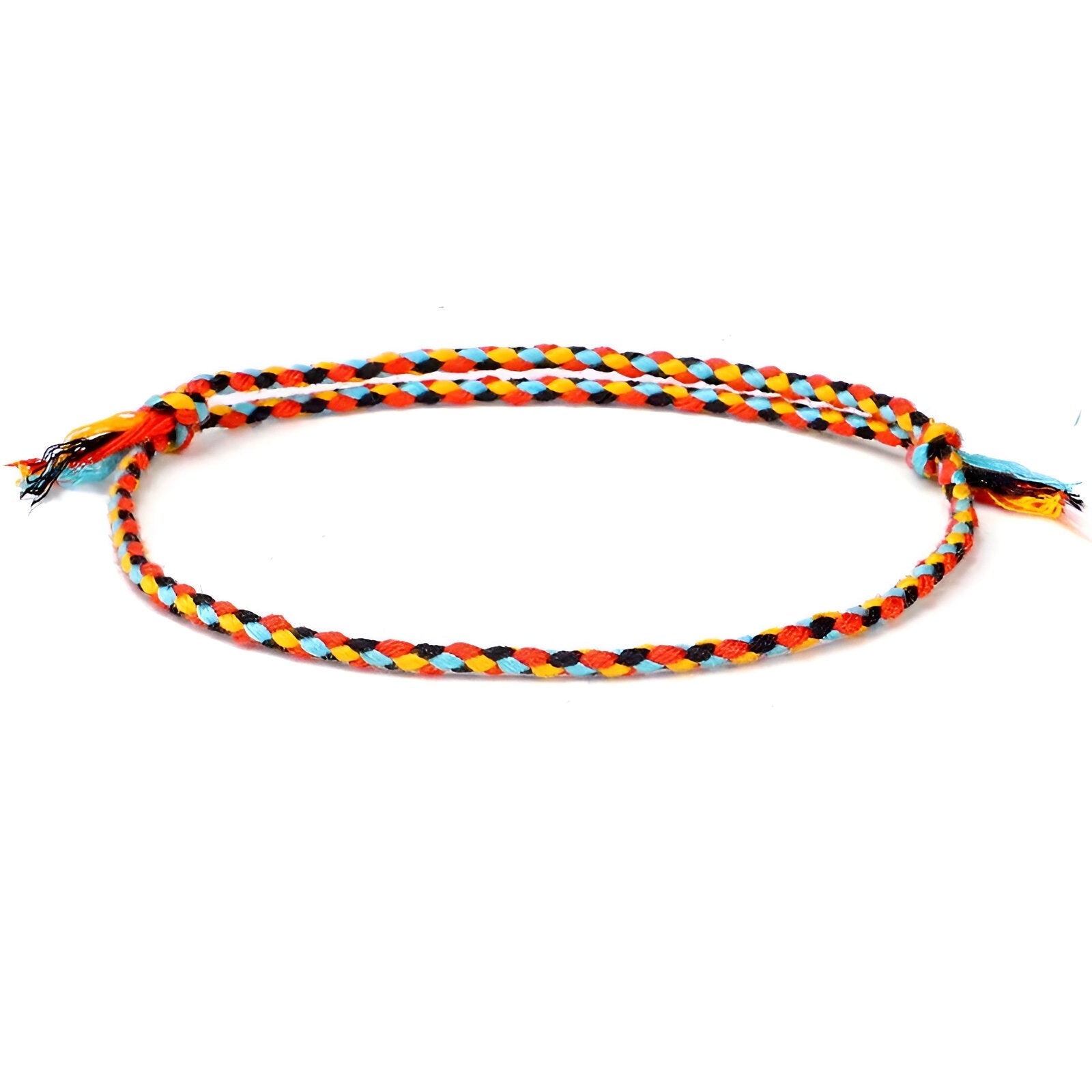 Trio de bracelets tibétains tressés en coton multicolore avec détails argentés, style homme.