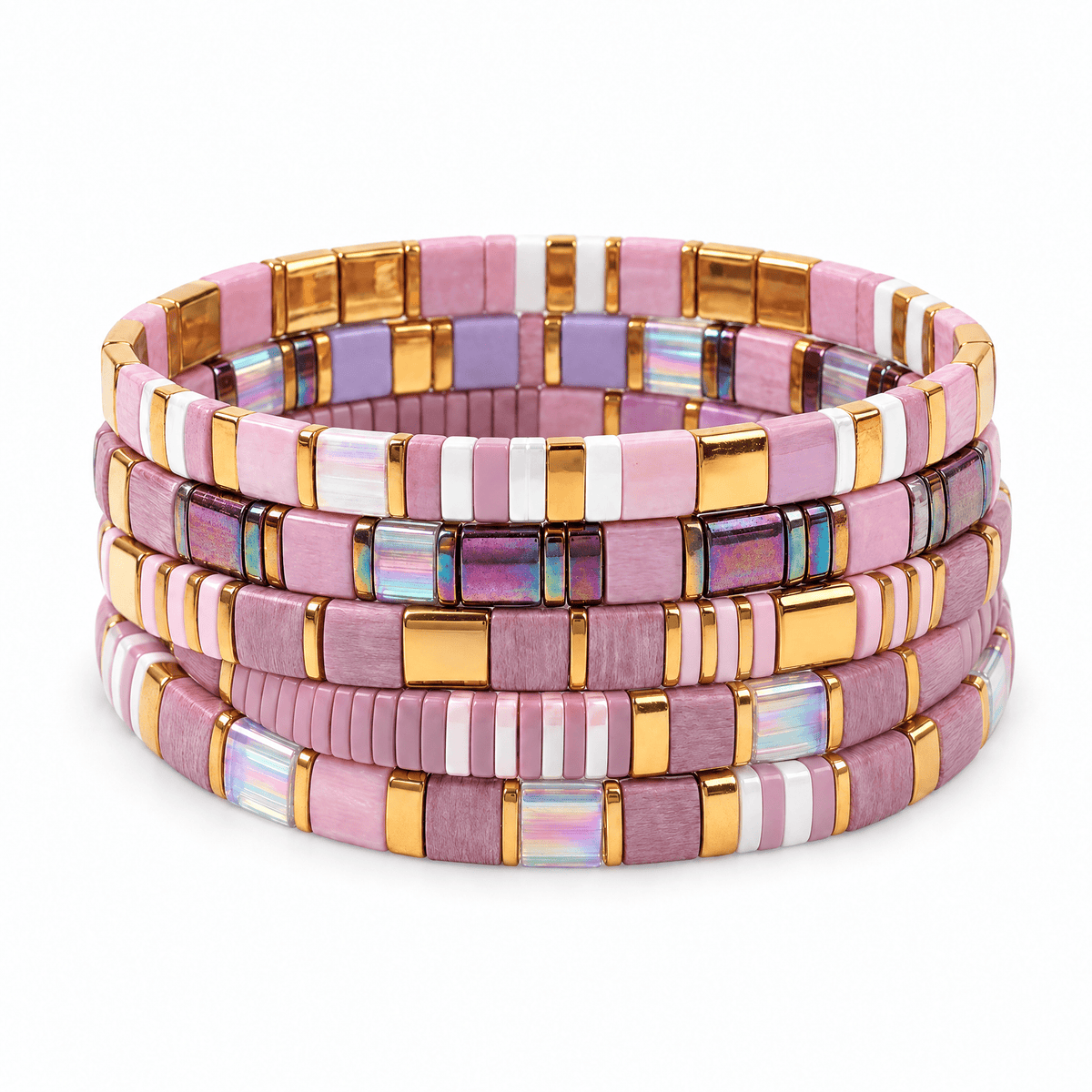 Lot de cinq bracelets Shunpei Rose empilé et resserré posé de face sur fond blanc