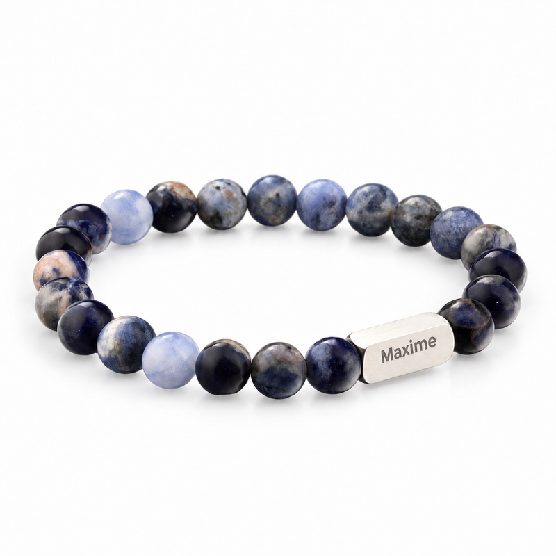 Packshot studio bracelet Zohar Dumortiérite, vue de face sur fond blanc. — gravure source restaurée 8 octobre 2026