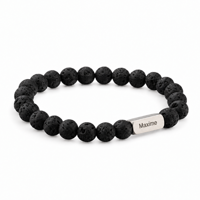 Packshot studio bracelet Zohar Pierre volcanique, vue de face sur fond blanc. — gravure source restaurée 8 octobre 2026