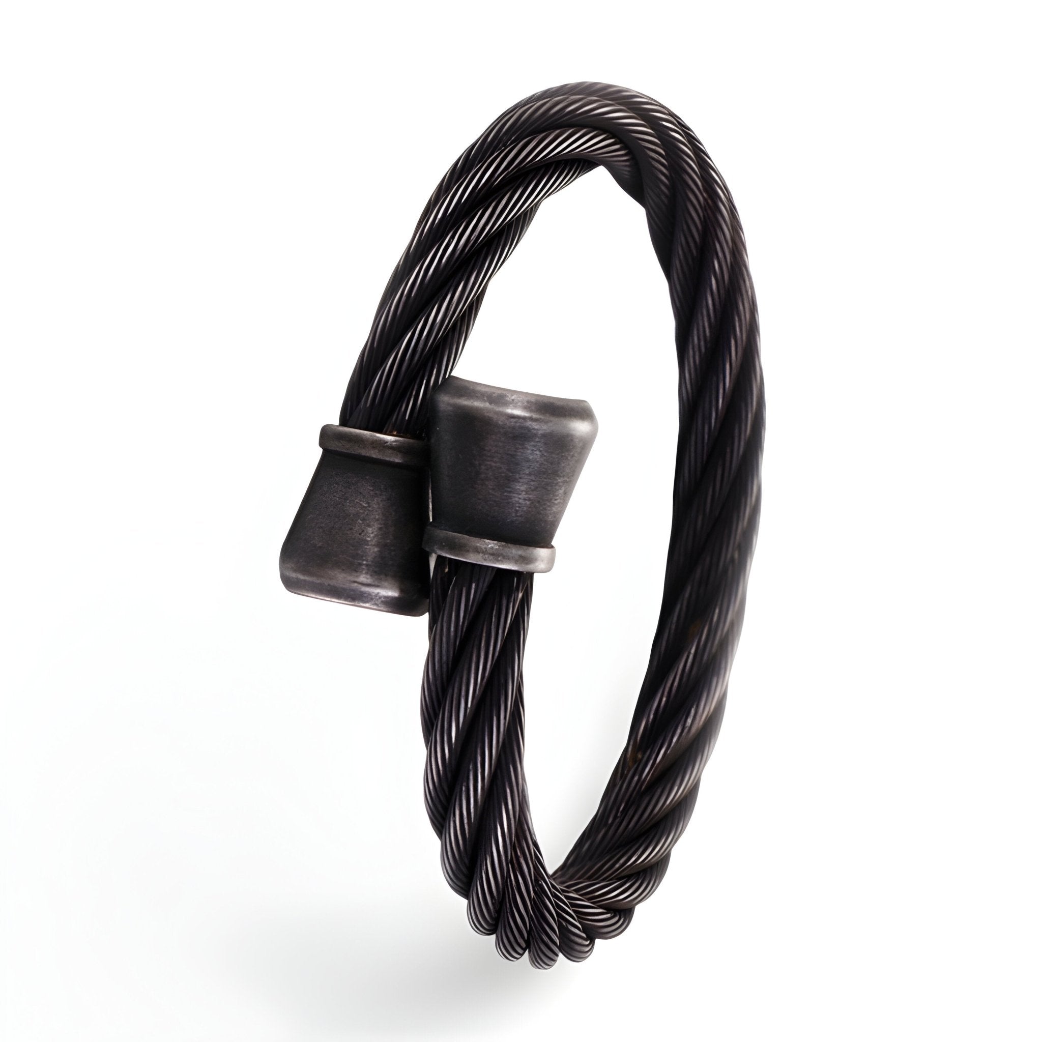 Bracelet homme en acier inoxydable noir torsadé, modèle Jonathan à enfiler avec extrémités cylindriques lisses.
