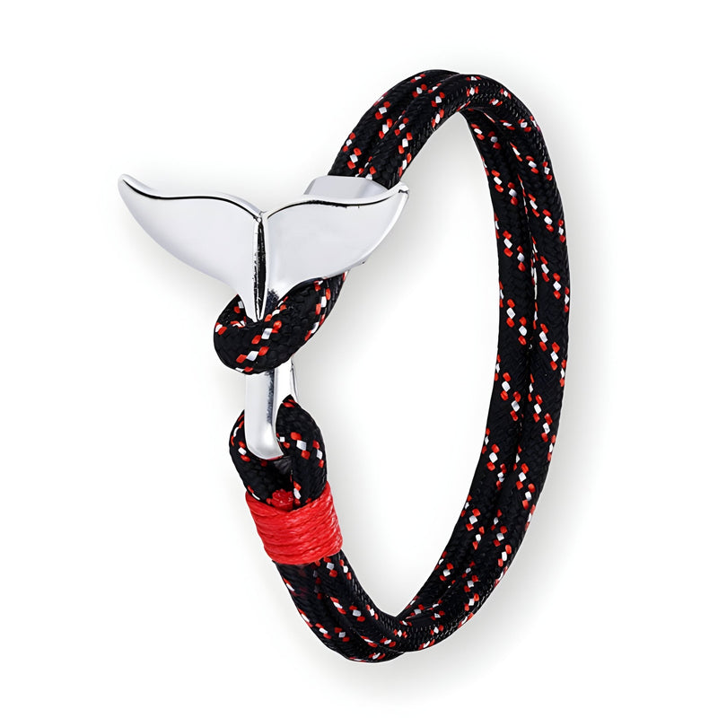 Bracelet cordon noir à motifs rouges avec pendentif queue de baleine en métal argenté.