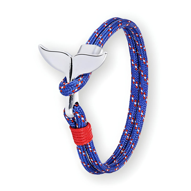 Bracelet cordon bleu à pois blancs et rouges avec pendentif queue de baleine argentée et nœud rouge.