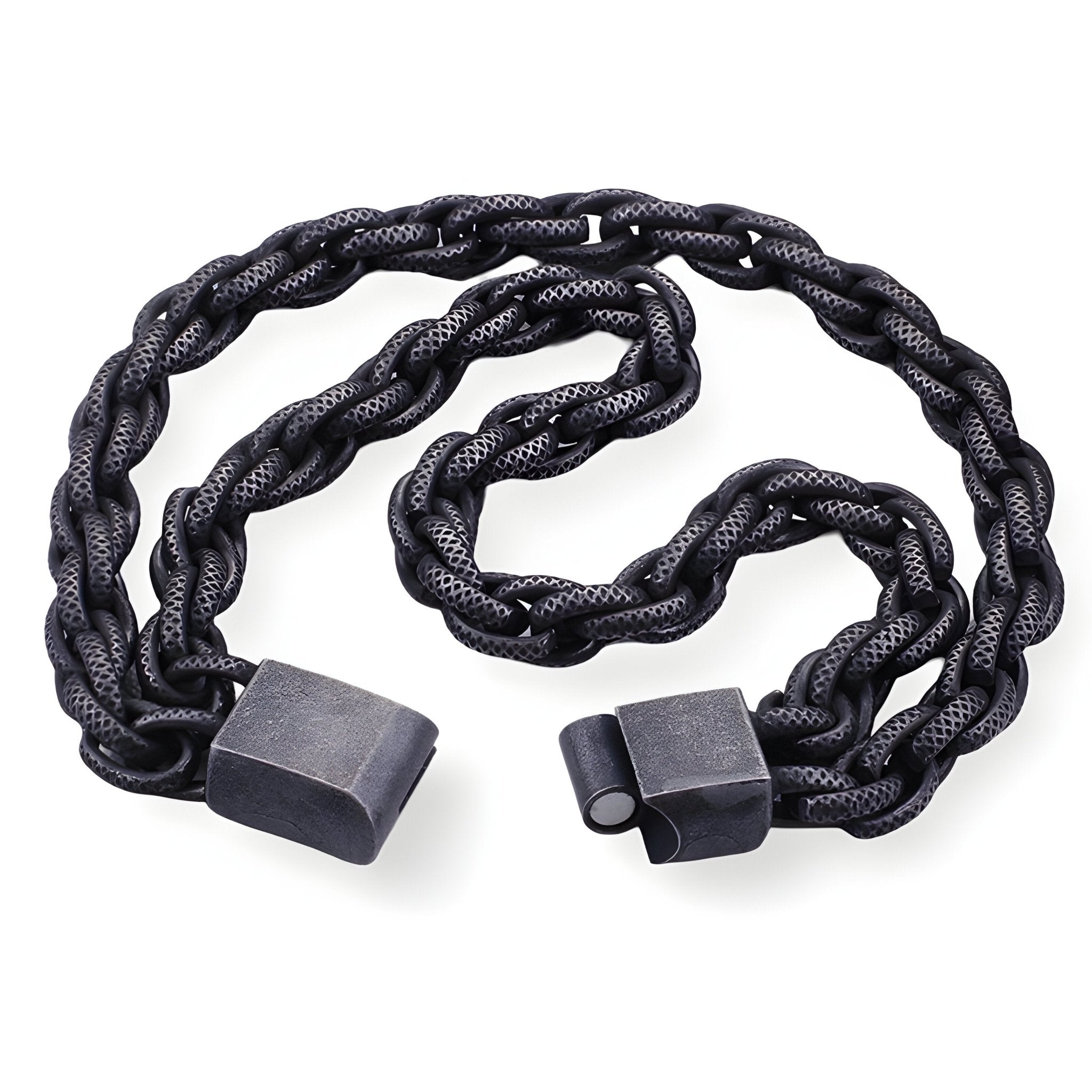 Bracelet double-rangs noir en acier inoxydable tressé avec fermoir rectangulaire mat.